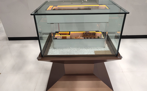 擺放兩個模型的單體樓盤戶型沙盤模型